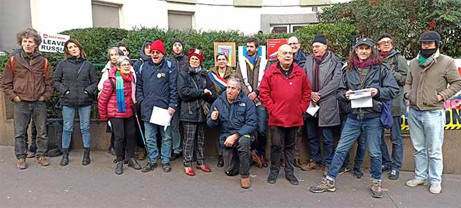 Rassemblement devant le siège de Rockwool Paris